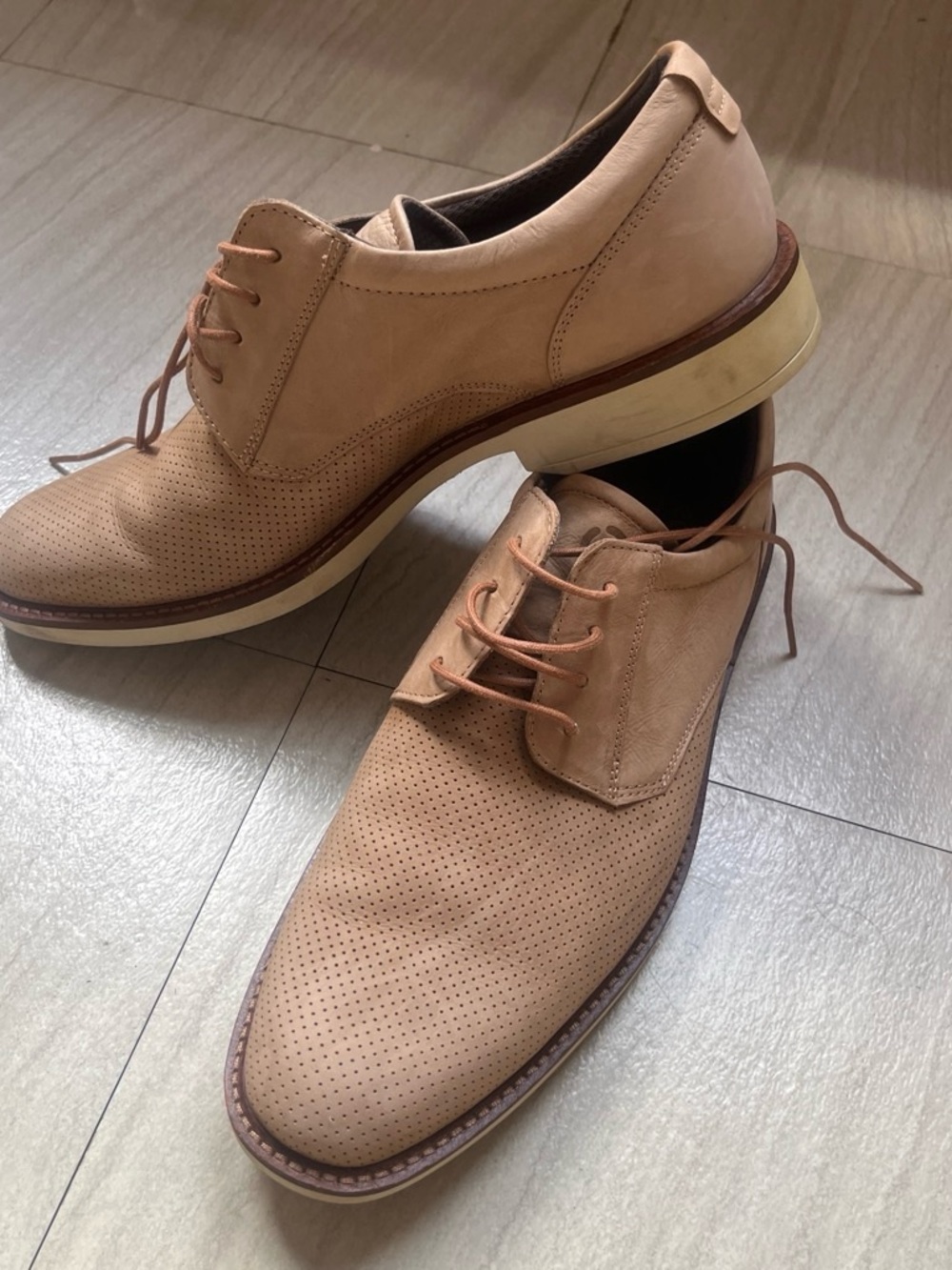 Ecco Men's Tan Perforated Derby Lace-Up Shoes